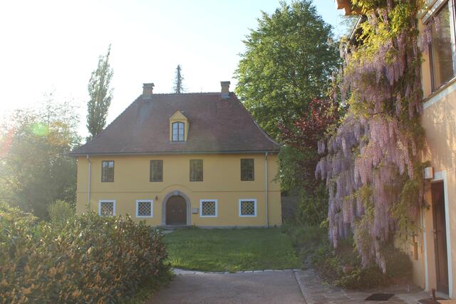 Erhaltenswert oder nicht? Der drohende Abriss der Villa Weinmeister am Pöstlingberg sorgt für viele Diskussionen.  | Foto: Gerald Sopper