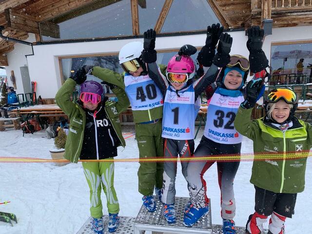 Die Stimmung bei den Kids am Penkenjoch war bestens - trotz Schlechwetters.  | Foto: privat