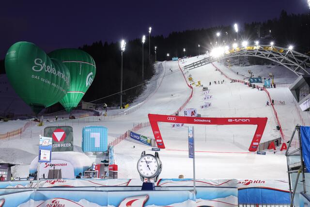 Das Nightrace zieht die Blicke auf sich. | Foto: GEPA pictures