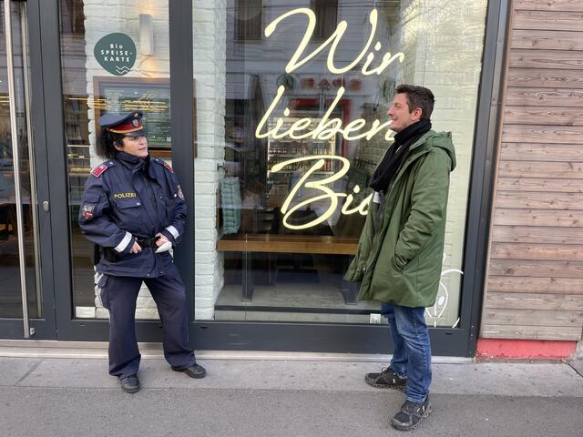 Bei "Limonis" auf der Josefstädter Straße schaut die Josefstädter Grätzelpolizistin regelmäßig vorbei.  | Foto: Julia Schmidt