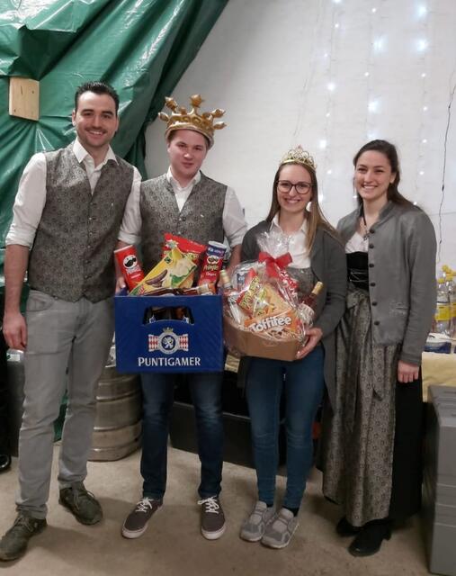 Die zwei aktivsten Mitglieder der letzten zwei Jahre in der Landjugend Gräbern-Prebl: Julia Joham und Thomas Hartl (Mitte) gemeinsam mit Leiterin Anna Riegler (rechts außen) und Obmann Markus Schleinzer (links außen)  | Foto: Martina Joham