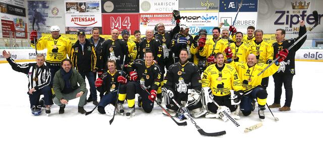 Gute Stimmung beim Spiel zugunsten des KEC-Nachwuchses. | Foto: GEPA pictures/Th. Bachun