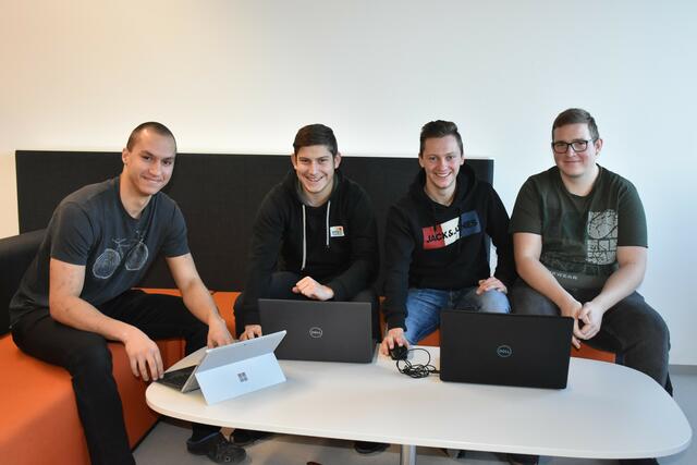 Die jungen Konstrukteure der Futterschaufel: Clemens Kloimwieder, Manuel Fischer, Tobias Hintsteiner und Bernhard Tramberger | Foto: HTL Waidhofen an der Ybbs
