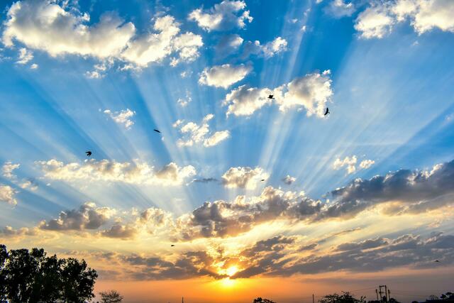 Die Chancen auf Sonne stehen in Wien am Wochenende gut. Aber auch Wind, Wolken und Regen sind angesagt. | Foto: Sankalp Suradka / Unsplash