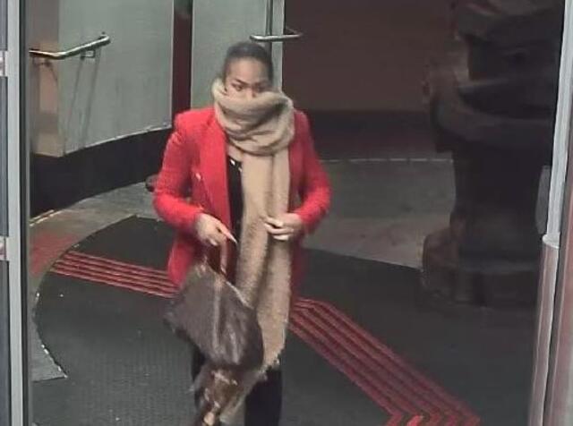 In der Bank, wo die mutmaßlichen Täterinnen das Geld abhoben, wurden Fotos gemacht.  | Foto: LPD Wien