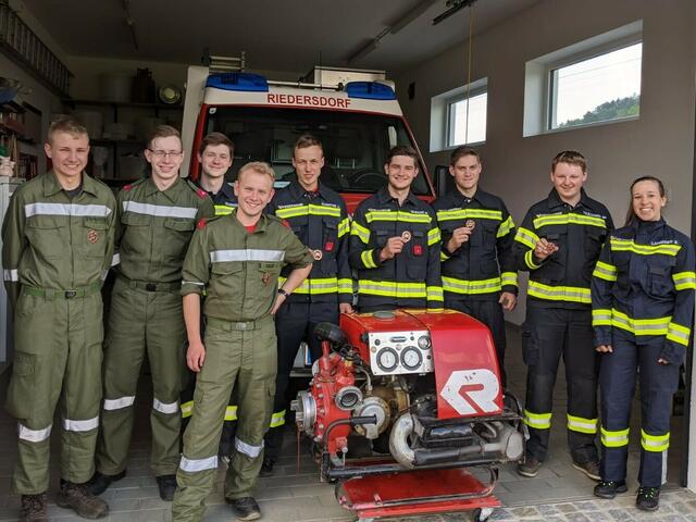 Die Ausbildung wird in der FF Riedersdorf groß geschrieben. Jugend erwarb 2020 Leistungsabzeichen in Silber und Bronze.  | Foto: FF Riedersdorf-Etzelsdorfer