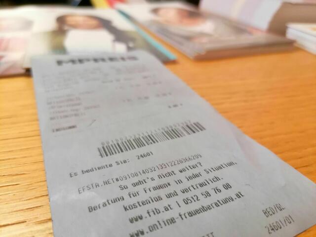 „So geht’s nicht weiter? Beratung für Frauen in jeder Situation, kostenlos und vertraulich." So oder ähnlich werden in Zukunft die Kassenbons in Tirol bedruckt werden.  | Foto: Frauen im Brennpunkt