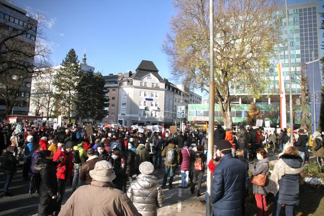 Die Demos führen nicht nur zu Verkehrsbehinderungen sondern sind auch ein Ärgernis für Innenstadtbetriebe. | Foto: MeinBezirk.at