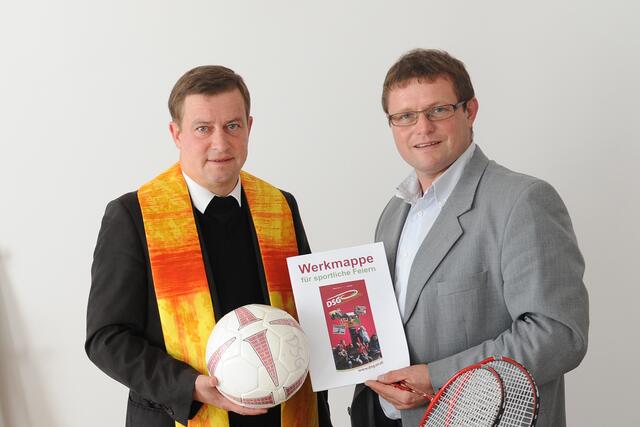 Sportpfarrer Franz Richter und der Vorsitzende der Diözesansportgemeinschaft St. Pölten, Josef Eppensteiner.
 | Foto: Wolfgang Zarl