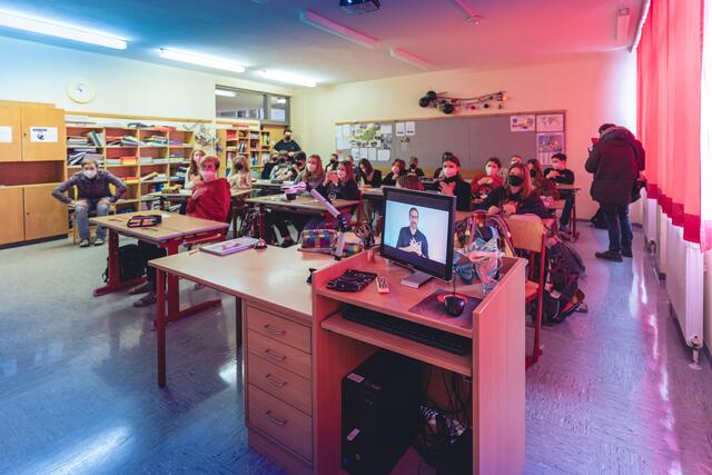 Die Schüler lauschten bei dieser speziellen Online-Stunde den Worten von Christian Bischoff. | Foto: Learn4Life