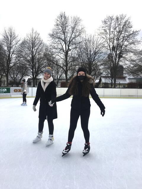 Spaß beim Eislaufen hatten Magdalena und Anna | Foto: Loretta Ilg
