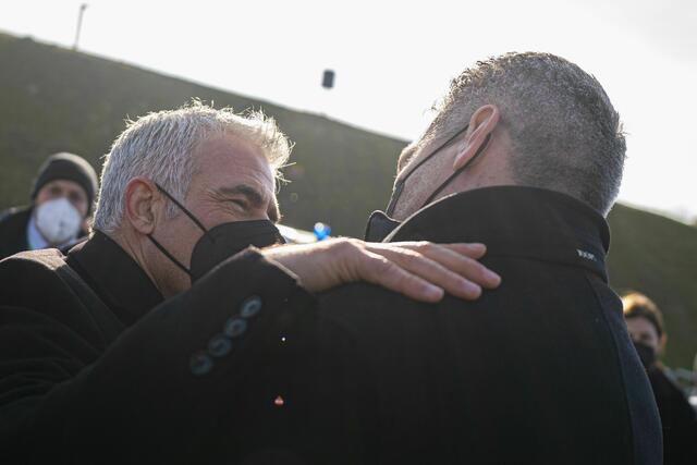 Israels Außenminister Yair Lapid mit dem österreichischen Bundeskanzler Karl Nehammer. | Foto: BKA/Florian Schrötter