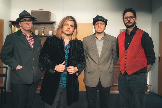 Paul Haspel, Max Schabl, Roland Gager und Martin Liebentritt präsentieren ihr neues Werk "Zuständigkeitsbereiche"! | Foto: Max Schabl