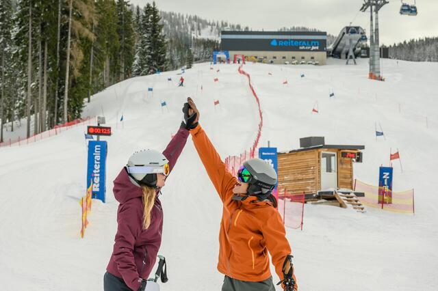Auf die Plätze - fertig - los: Zuerst muss die Parallel-Rennstrecke bewältigt werden, danach gibt's das Video dazu. | Foto: Reiteralm