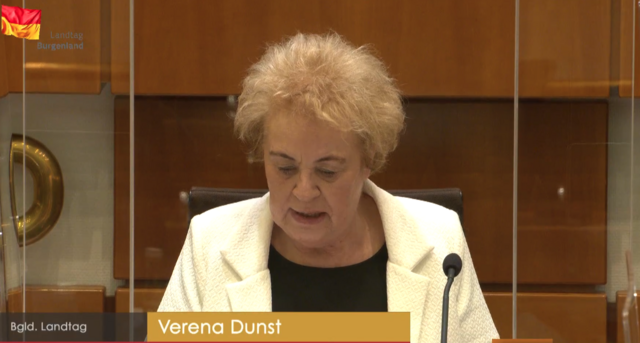 Landtagspräsidentin Verena Dunst konnte nach einem negativen PCR-Testergebnis wieder an der Landtagssitzung teilnehmen. | Foto: screenshot/livestream/Burgenländischer Landtag