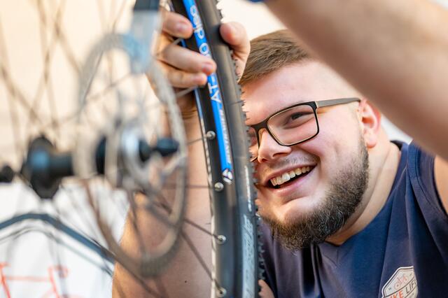 Fahrradmechaniker Belim Hasic