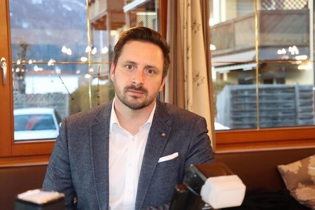Andreas Gang verortet "massiven Nachholbedarf" bei der Kramsacher Infrastruktur. | Foto: Christoph Klausner