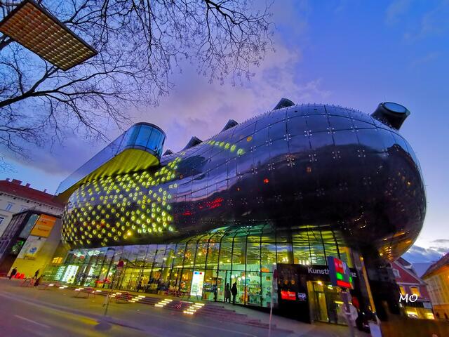 Kunsthaus Graz bei Nacht