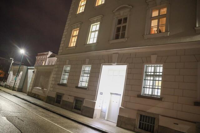 Der 42-jährige Untersuchungshäftling dürfte am 16. Dezember 2021 Ladearbeiten genutzt haben, um zu entwischen. Jetzt – am 25. Jänner 2022 – haben die Kriminalbeamten ihn wieder gefasst. | Foto: laumat.at