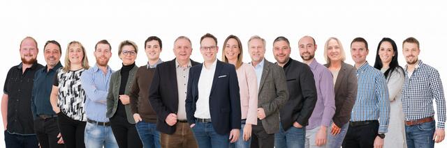 Benedikt Singer (9.v.r.) Alfons Gruber (7.v.l.) und das Team der Liste Gemeinsam für Sellrain. | Foto: Gemeinsam für Sellrain