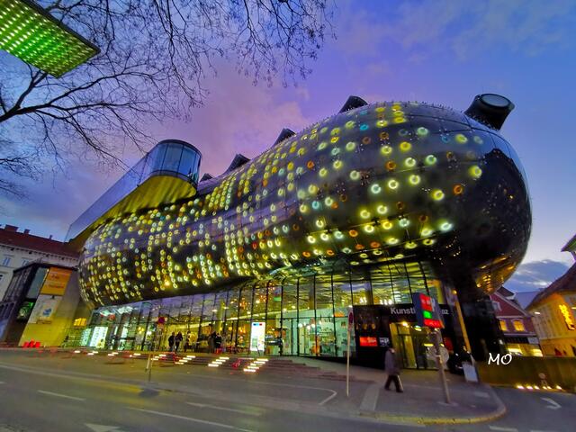 Kunsthaus Graz bei Nacht