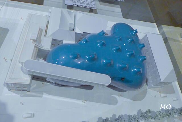 Kunsthaus Graz, Modell mit den kegelförmigen Höckern am Dach