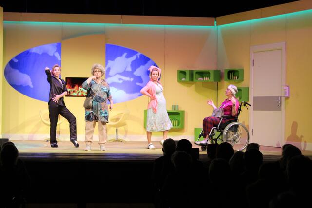 Die Schauspielerinnen Heike Jonca, Laura Leyh, Patricia Hodell und Iris Schumacher in Action