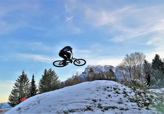 Der "fliegende" Salzburger am Pumptrack in Viehhausen