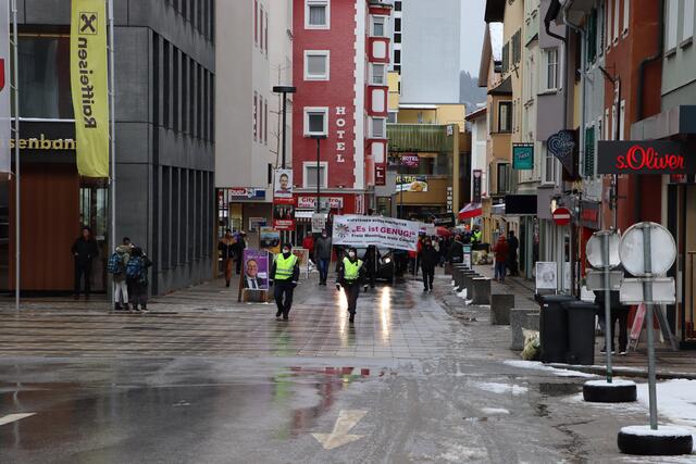 Laut Polizei gingen bisher alle Corona-Demonstrationen in Kufstein friedlich über die Bühne. | Foto: Christoph Klausner