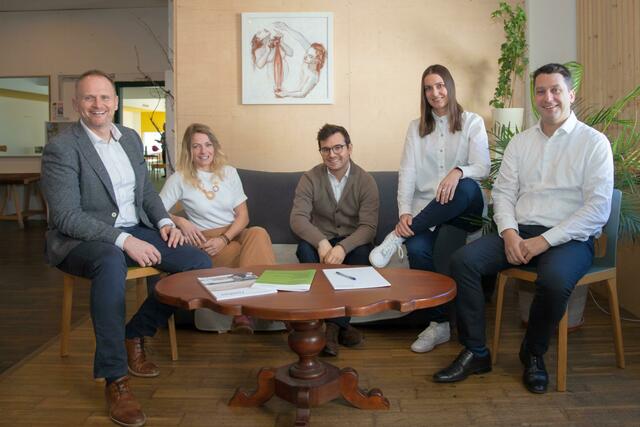 Das Pfeifer Innovationsteam ist nun komplett: Leiter Johannes Oberdanner, Karolin Riedel, Michael Fink, Linda Wawrzyniak und Robert Eller (v.l.). | Foto: Pfeifergroup