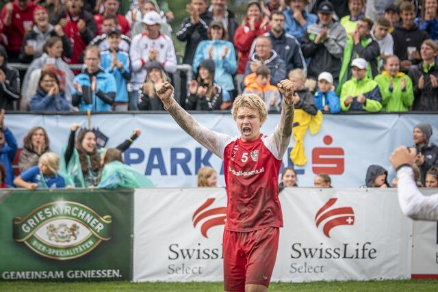 Philipp Einsiedler aus Grieskirchen erhielt die Auszeichnung für den besten Nachwuchs-Faustballer der Welt im Jahr 2021. | Foto: IFA/Valentin Weber