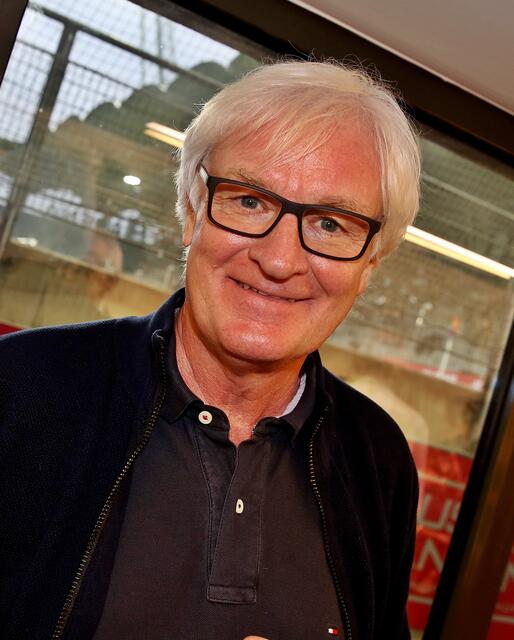 Ein echter Sir: Kjeld Seneca hat sich angeboten, dem erst 18-jährigen Rasmus Hojlund in Graz ein wenig unter die Arme zu greifen. | Foto: GEPA