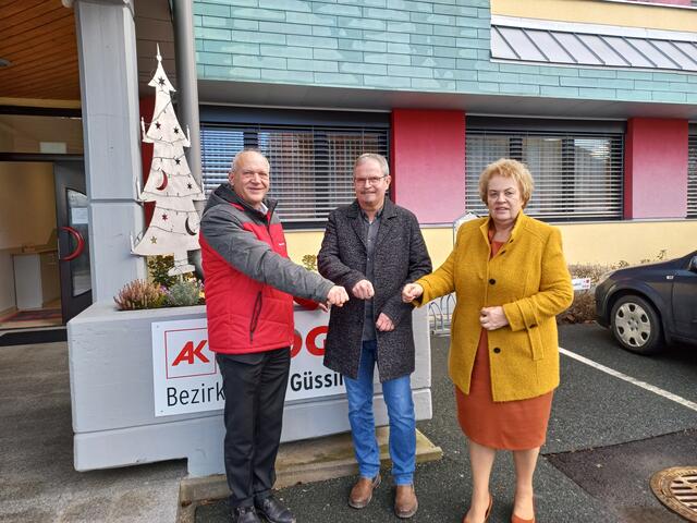 AK-Bezirksstellenleiter Erich Debellak (Mitte) zog Bilanz für LAbg. Wolfgang Sodl und Landtagspräsidentin Verena Dunst. | Foto: SPÖ