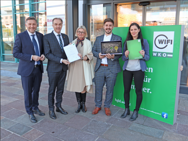 WIFI-Institutsleiter Harald Schermann, Landesrat Leonhard Schneemann, Kerstin Strasser, Rainer Haspel und Eva Maria Wagner (v.l.). | Foto: WKB