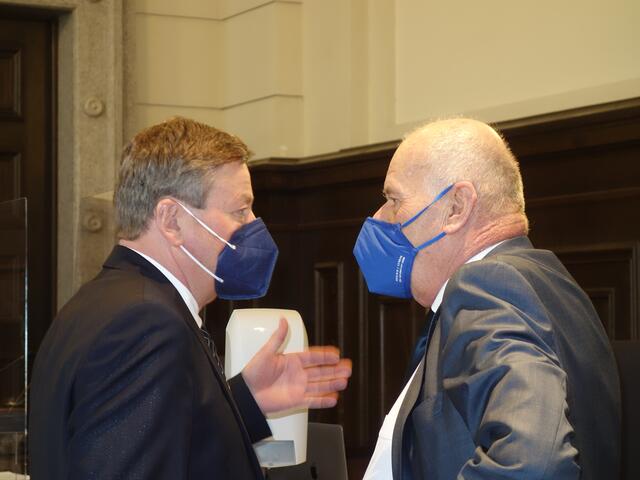 Landesrat Gottfried Waldhäusl mit Verteidiger Manfred Ainedter | Foto: Probst