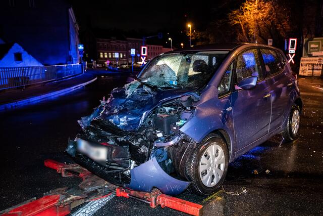 Der Unfall ereignete sich direkt am Bahnübergang bei der Stadteinfahrt in der Rudolfstraße.