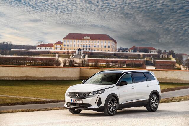 Viel schicken Raum, Wandelbarkeit, Top-Technik und angemessenen Preis gibt’s beim Facelift des Siebensitzer-SUV Peugeot 5008. | Foto: Peugeot