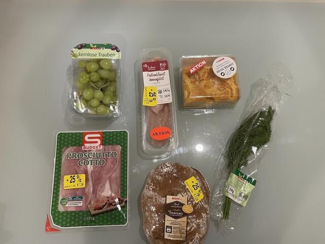 Diese Produkte fanden sich im Überraschungssackerl vom Eurospar. | Foto: Franziska Pfeiffer