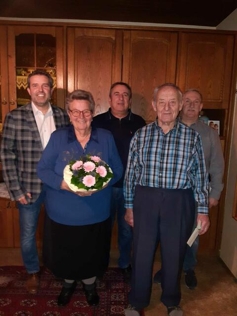 Bürgermeister Ewald Bürger, Rosa Stifter, Franz Kainz, Johann Stifter und Kurt Kappel.  | Foto: Gemeindeamt Pilgersdorf