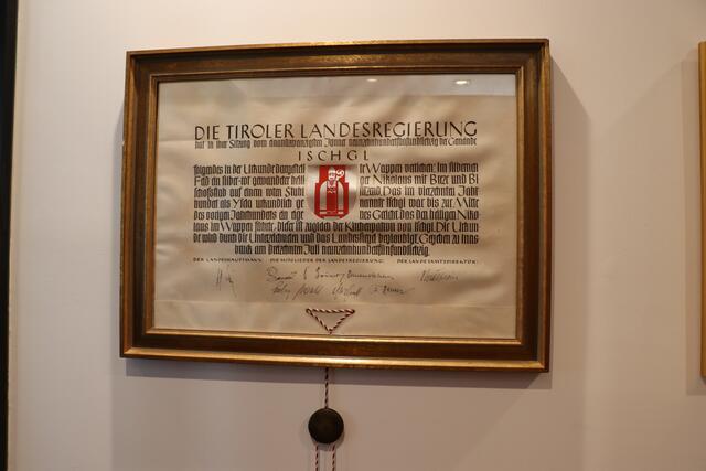 Gemeindewappen von Ischgl: Der Verleihungsurkunde aus dem Jahr 1975. | Foto: Othmar Kolp