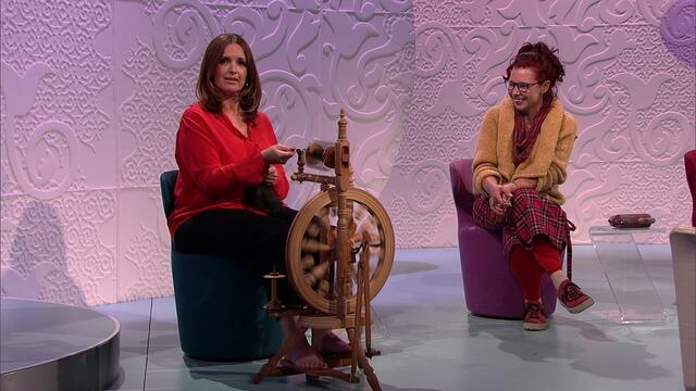 Barbara Karlich scheute sich nicht, auch selbst altes Handwerk auszuprobieren.  | Foto: ORF