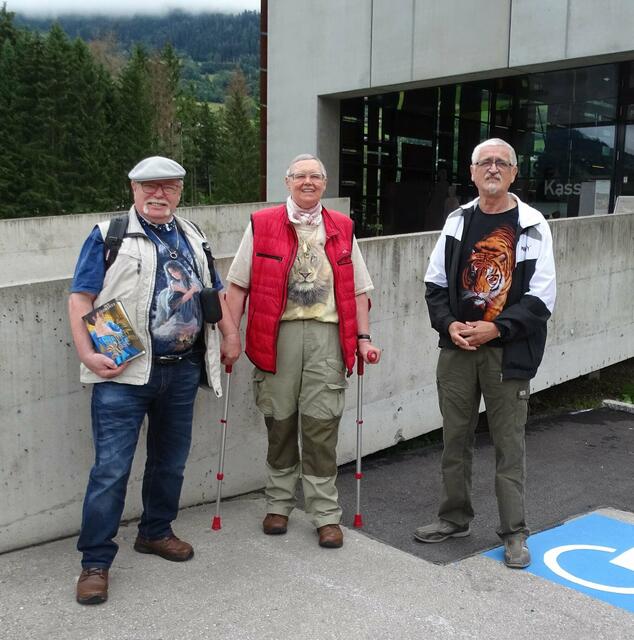 Das Schriftstellerehepaar Elmar und Iny ließ sich von Siggi Gelhausen die historischen Hintergründe im Oberen Drautal erzählen. | Foto: privat