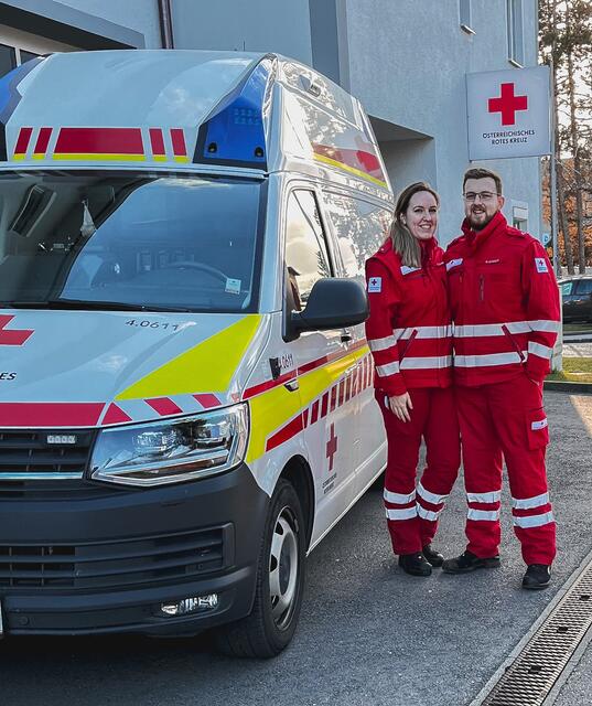 Anna Schöffmann und Michael Rößl lernten sich beim Rettungssanitäter-Kurs kennen.  | Foto: OÖRK/Ortsstelle Enns