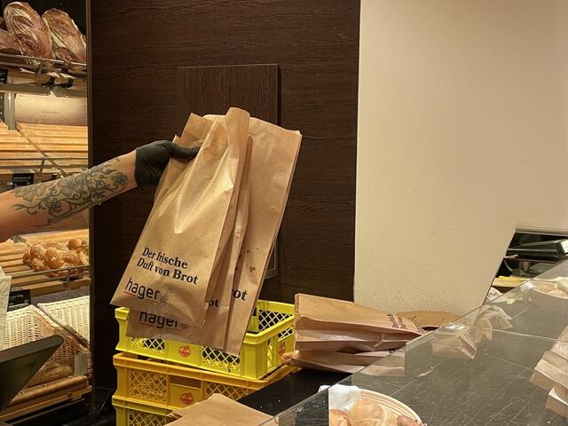 Beim Selbsttest wurde das Überraschungssackerl von der Bäckerei Hager unter die Lupe genommen. | Foto: Franziska Pfeiffer