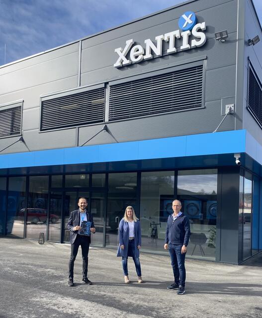 Alex Pinter mit Susanne und Bernd Kresch am neuen Produktionsstandort am Vorum in Voitsberg | Foto: Die Grünen