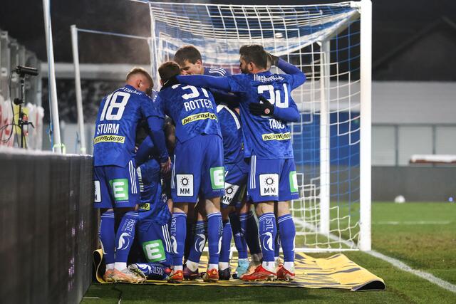 Jubel bei den Hartbergern. Die Oststeirer warfen im Viertelfinale den SK Rapid auswärts aus dem Cup. | Foto: GEPA-Pictures