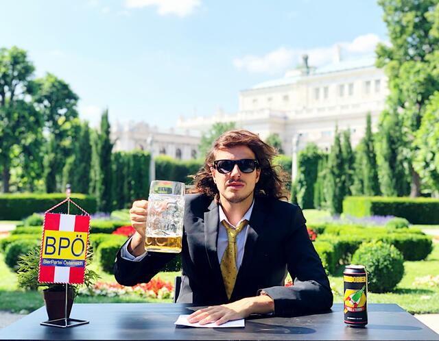 Marco Pogo ist Vorsitzender der Bierpartei Österreich (BPÖ). | Foto: Max Hammel