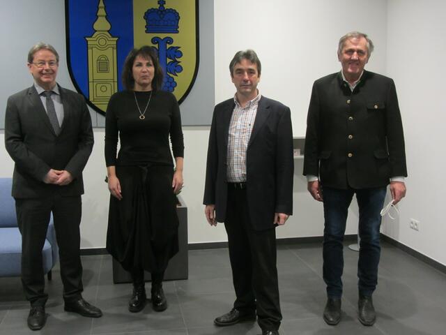 Bezirkshauptmann Werner Zechmeister, Vizebürgermeisterin Karin Perger, Bürgermeister Herbert Pinter und Josef Haider  | Foto: Gemeinde Zemendorf-Stöttera