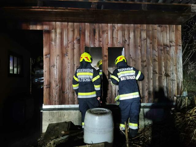 Die FF Maltschach und die FF Leutschach bekämpften gemeinsam den Scheunenbrand. | Foto: derWaltl