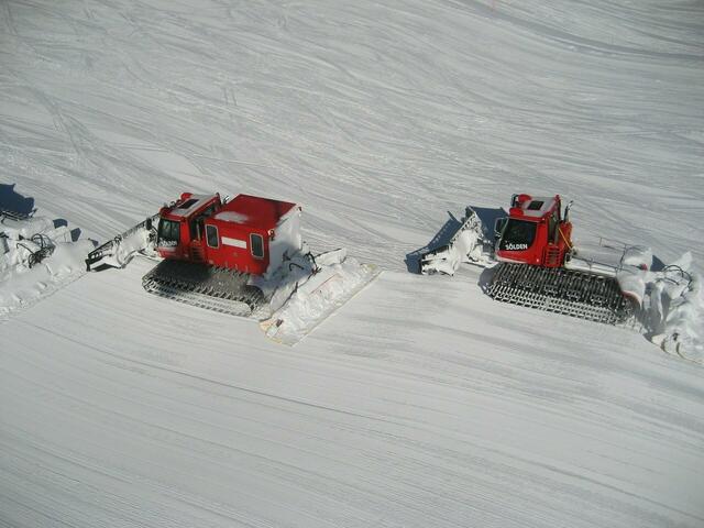 Ein 29-jähriger Wiener kollidierte auf der Schmittenhöhe mit einer Pistenraupe – er war auf abgesperrter Piste mit einem Rutschblatt talabwärts unterwegs. | Foto: pixabay